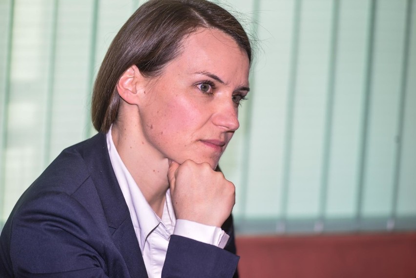 Agnieszka Pomaska domaga się 2 tys. zł kary, a Anna Kołakowska prosi o areszt. Chodzi o wpis na FB : "Trzeba to coś ogolić na łyso"