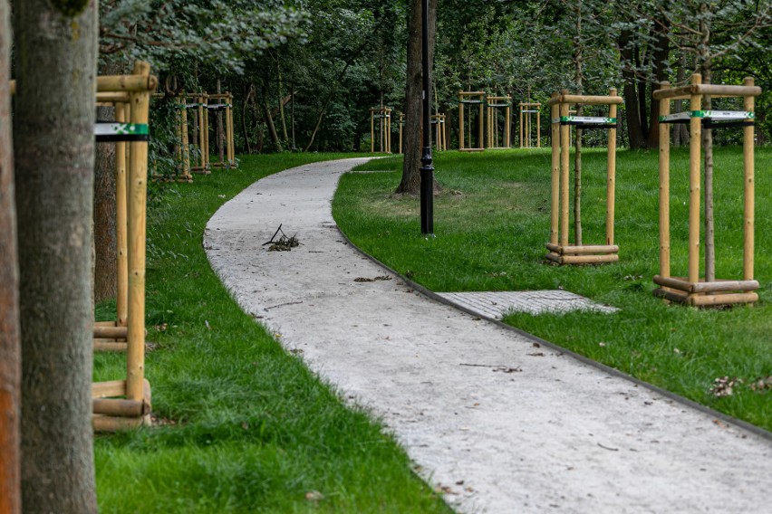 Kraków. Park Jerzmanowskich po rewitalizacji jak nowy. Kiedy zostanie otwarty dla mieszkańców? [ZDJĘCIA]
