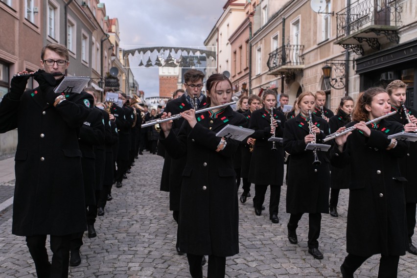 Wyjątkowe obchody święta górniczego – Barbórki w Sandomierzu. Zagrała orkiestra, była impreza na 600 osób (ZDJĘCIA)