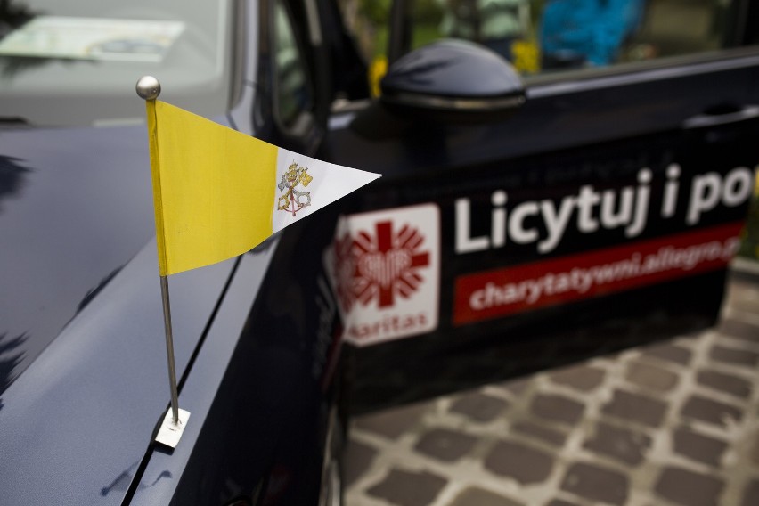 Licytacja papieskich volkswagenów.