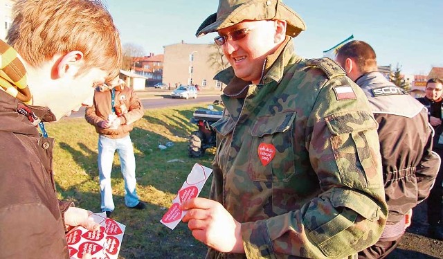 Na ulice Szczecinka sztab WOŚP planuje posłać około 70 wolontariuszy (w godz. 10-16). Miejmy nadzieję, że uda im się pobić ubiegłoroczny rekord i zebrać więcej niż wtedy, gdy w puszkach i po licytacjach uzbierało się nieco ponad 35 tys. zł. 