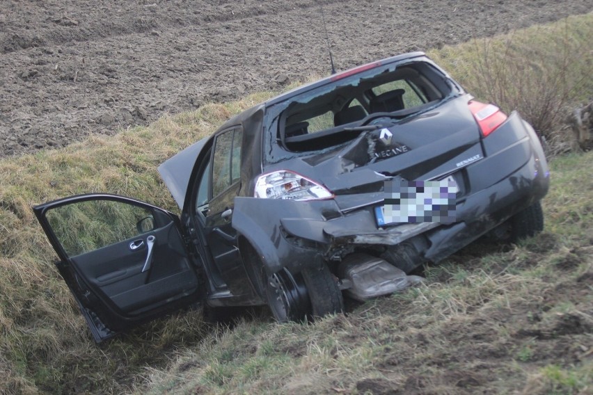 Na drodze krajowej nr 36 za Smoszewem w kierunku Biadek, na...