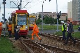 Znów wykoleiła się "trójka" na rondzie Inwalidów 