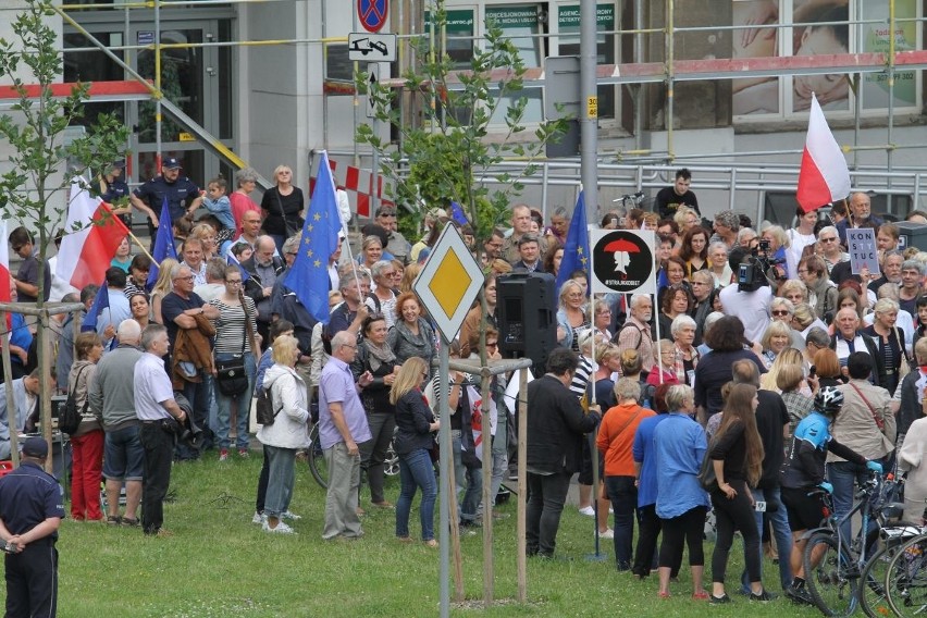 Pikieta pod siedzibą PiS we Wrocławiu