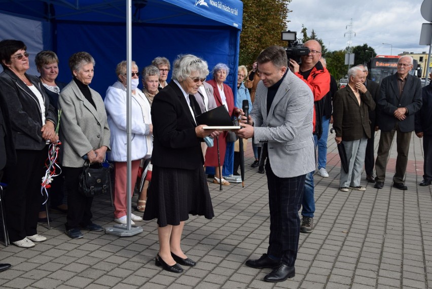 Uroczystość nadania imienia Kresowian rondu w Nowej Soli, 17...