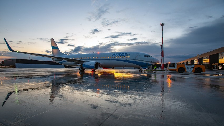 Samoloty z Radomia do Rzymu i Paryża będą latały także w sezonie jesienno-zimowym. Podano także dane o obłożeniu lotów
