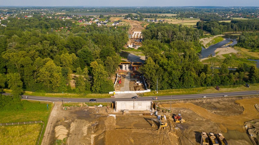 Budowa mostu nad Sołą i wiaduktu nad drogą 933 w ramach...