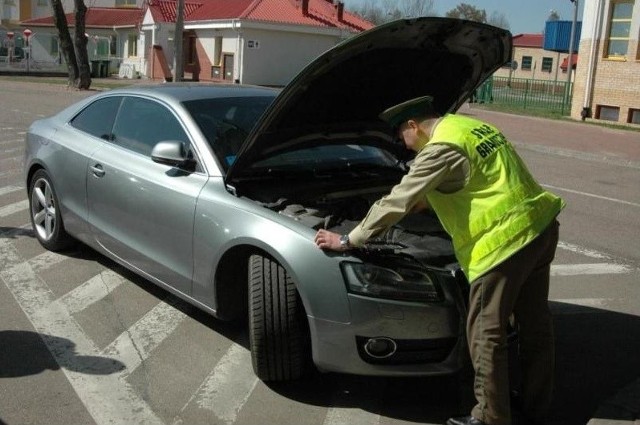 W drogowym przejściu granicznym w Bobrownikach obywatel Białorusi próbował przekroczyć granicę RP samochodem marki Audi, który figurował w SIS-ie.