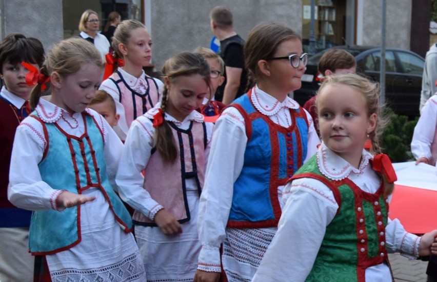 Ostrołęka. Festiwal Teatralny InQbator rozpoczęty patriotycznie [ZDJĘCIA, WIDEO]