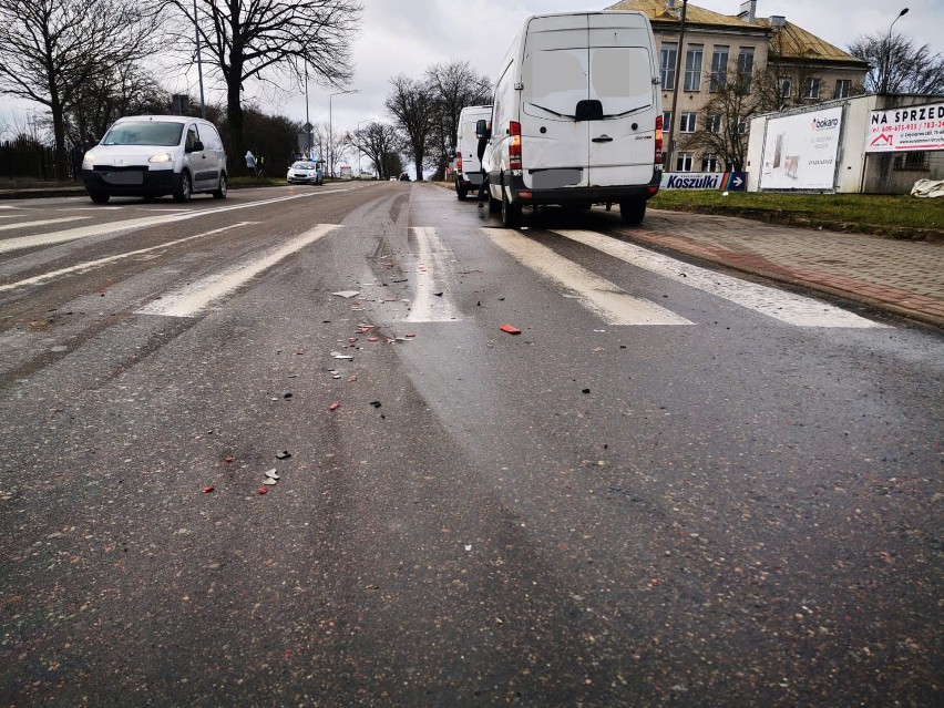 Zderzenie dwóch samochodów dostawczych na ulicy Szczecińskiej w Koszalinie [ZDJĘCIA]