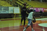 Nowy koszykarz na treningu Siarki Tarnobrzeg 