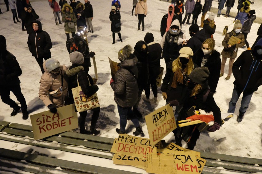 Protest przeciw zaostrzeniu prawa aborcyjnego w Gliwicach...