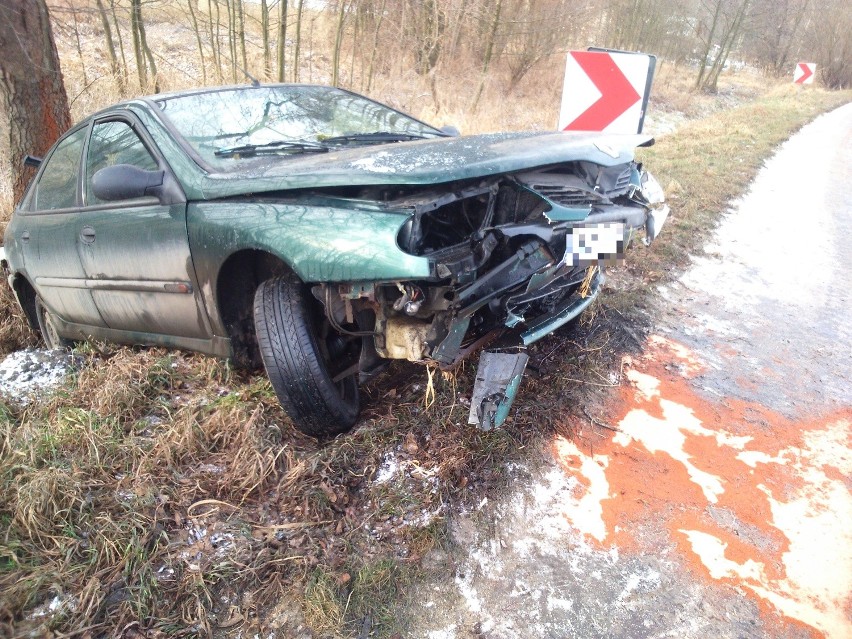 Wypadek w Radzanowie. 24-letnia kobieta trafiła do szpitala