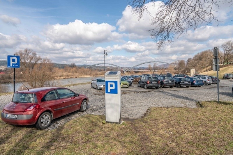 Nowy Sącz. Pod „Panoramą” zrobią nowy parking. Będzie 86 miejsc postojowych