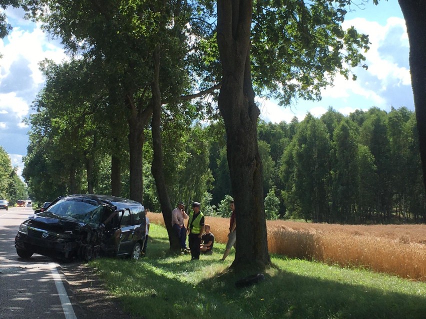 Haćki. Kolizja na DK 19. Samochód osobowy zderzył się z ciągnikiem (zdjęcia)