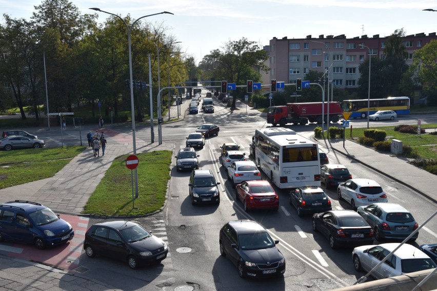 Okolice skrzyżowania ulicy Oleskiej z Bohaterów Monte...