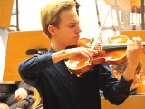 Rzadko wykonywany koncert skrzypcowy Maxa Brucha zabrzmiał w Filharmonii Zielonogórskiej. Orkiestrę prowadziła energetyczna Ewa Strusińska