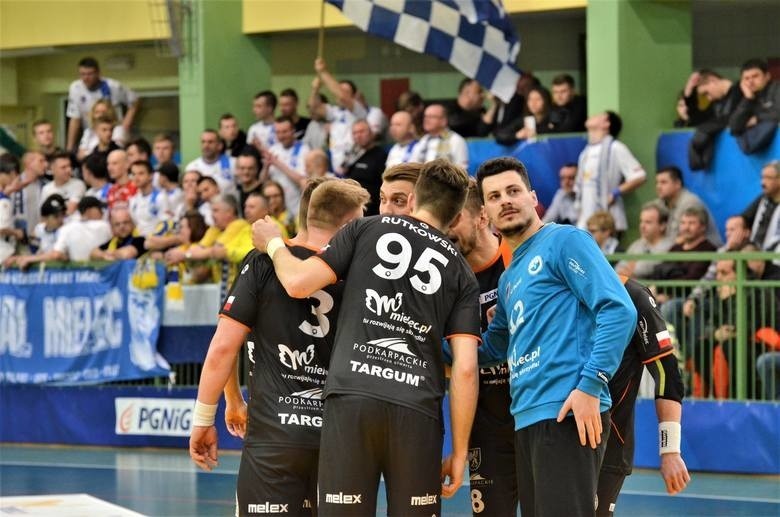 PGNiG Superliga. Pękła setka. Piłkarze ręczni PGE VIVE Kielce wygrali w Mielcu ze Stalą [ZDJĘCIA, KIBICE]