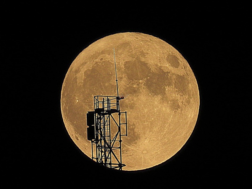 Zdjęcie Księżyca na niebie w Muszynie z 7 listopada 2022...
