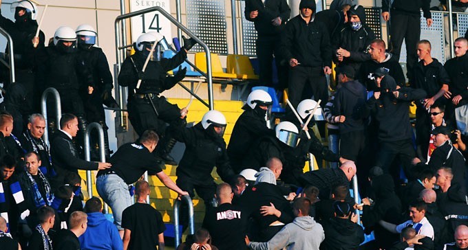 Fotoreportaż z meczu i zadymy na stadionie