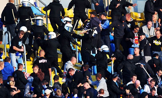 Fotoreportaż z meczu i zadymy na stadionie