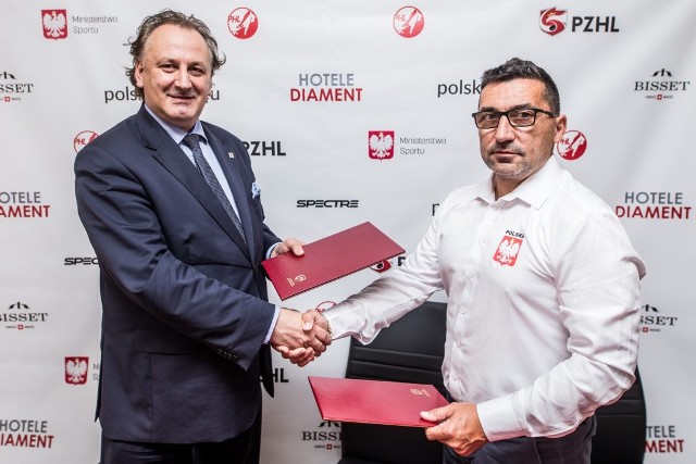 Trener Robert Kalaber dziś podpisał umowę z prezesem PZHL Mirosławem Minikiną na prowadzenie kadry