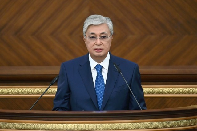 Prezydent Kazachstanu Kasym-Żomart Tokajew postanowił rozpisać przedterminowe wybory prezydenckie i parlamentarne, a wyborcom obiecał rozdać połowę środków zgromadzonych w Funduszu Narodowym