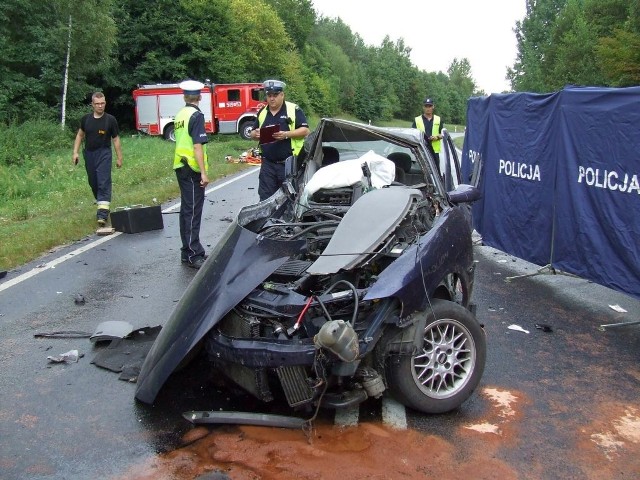 Kierowca opla z obrażeniami ciała został przetransportowany śmigłowcem do szpitala w Olsztynie.