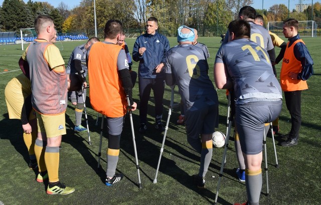 Ampfutbolowa drużyna Stali Rzeszów do sezonu PZU Ampfutbol Ekstraklasy przygotowuje się pod okiem Kacpra Gajdka