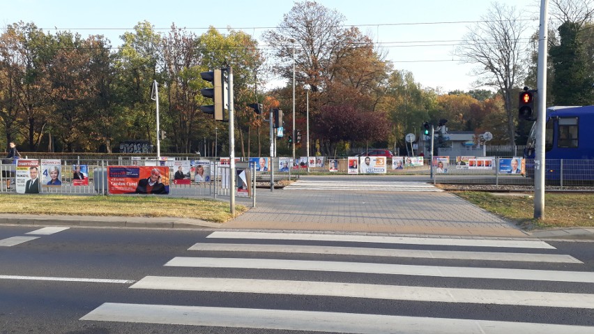 50 plakatów wyborczych na przystanku. Wrocław jest wielką tablicą reklamową [LIST CZYTELNIKA]