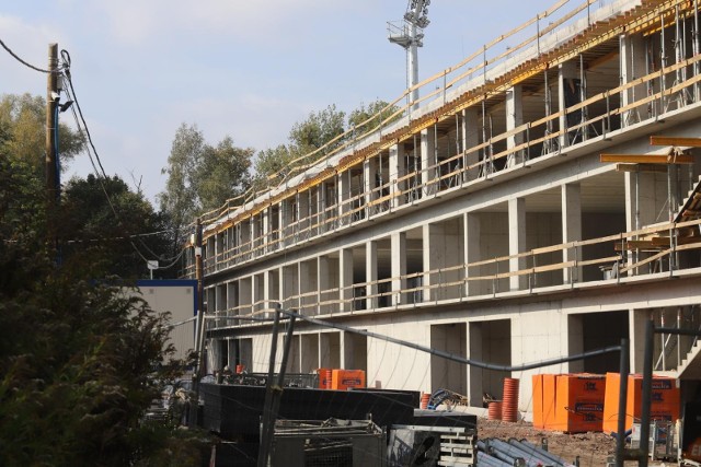 Prace przy budowie nowego stadionu Polonii Bytom idą zgodnie z planem   Zobacz kolejne zdjęcia. Przesuwaj zdjęcia w prawo - naciśnij strzałkę lub przycisk NASTĘPNE