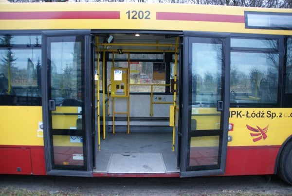 13-latek wypadł z pędzącego autobusu MPK! Jest w szpitalu