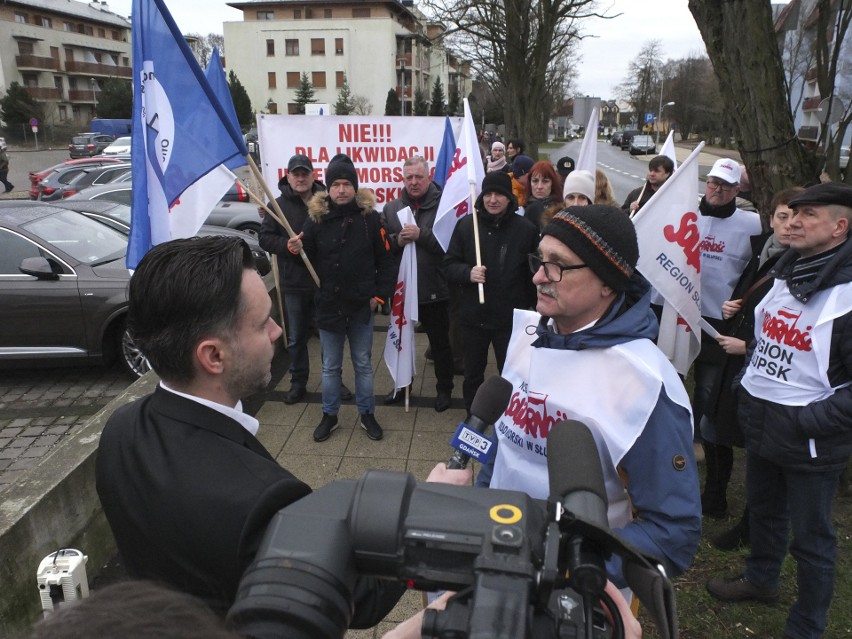 Związkowcy i pracownicy z Urzędu Morskiego w Słupsku pikietowali w sobotę w trakcie Konwentu Morskiego [zdjęcia]