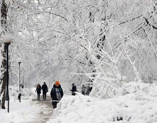 W Łodzi spadło w poniedziałek 13 cm śniegu