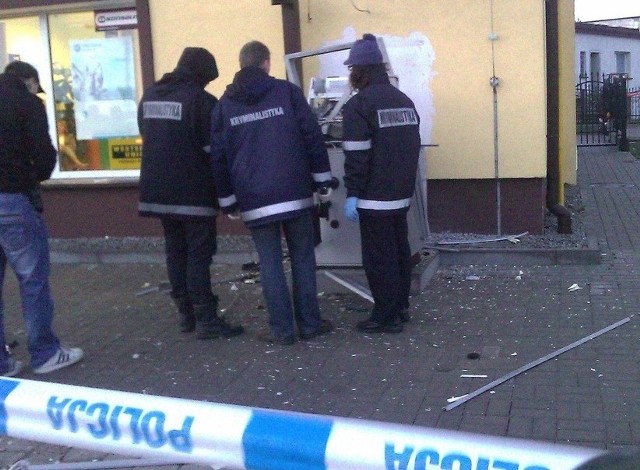 Mężczyźni wysadzili w powietrze bankomat w Stolnie.
