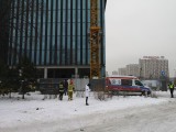 Wypadek na budowie .KTW w Katowicach. Mężczyzna spadł z wysokości trzeciego piętra. Na miejscu lądował helikopter LPR-u