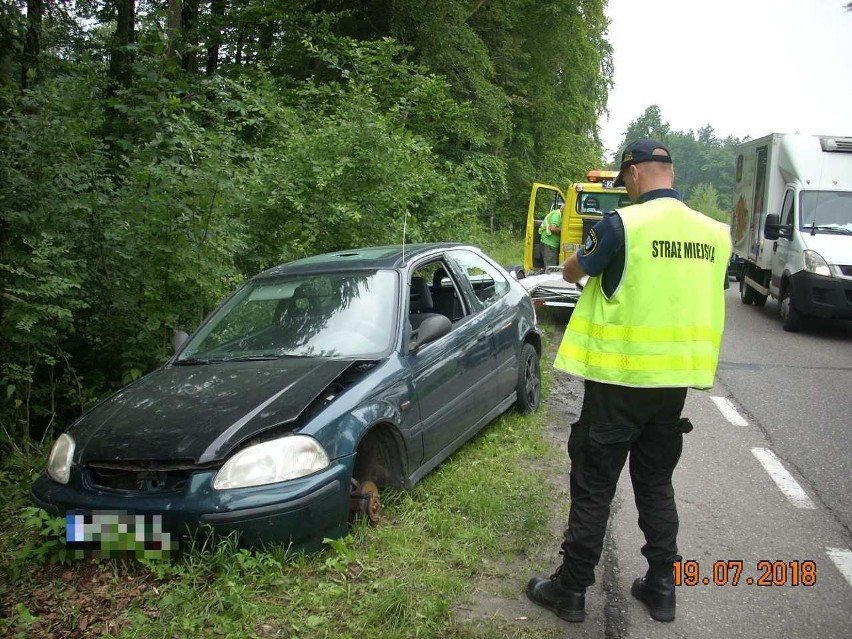 Przy drodze krajowej nr 11 między Koszalinem a Mścicami ktoś...