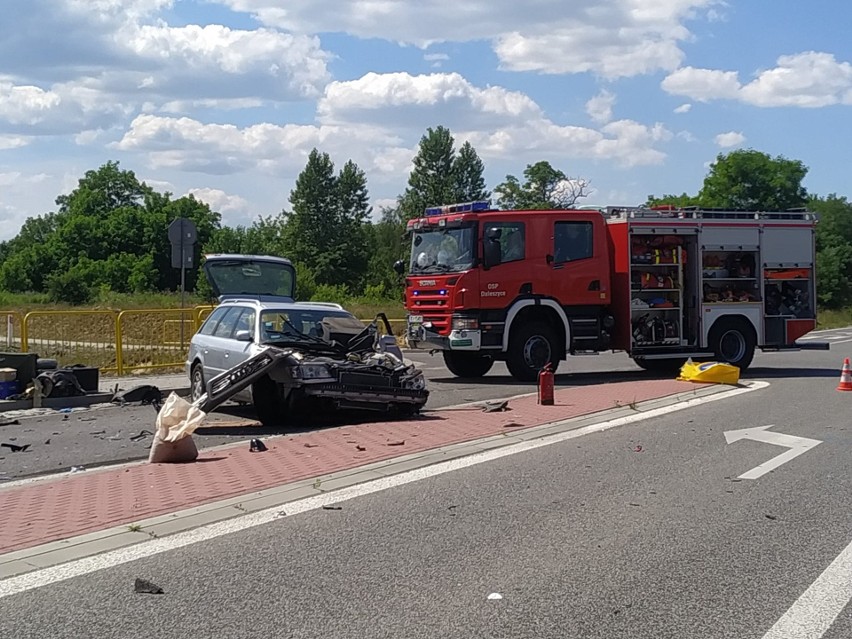 Wypadek na obwodnicy Daleszyc. Jedna osoba w szpitalu