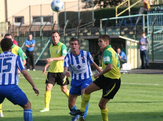 W pierwszym meczu nowego sezonu piłkarze Siarki Tarnobrzeg zmierzą się na wyjeździe z Wisłą Puławy.