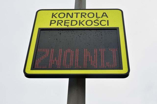 Średnio o 26 km/h szybciej niż pozwalają na to znaki mkną kierowcy na autostradzie A1 między Częstochową i Tuszynem. To właśnie na tej trasie, na wniosek wykonawców i Generalnej Dyrekcji Dróg Krajowych i Autostrad, zamontowano odcinkowy pomiar prędkości.