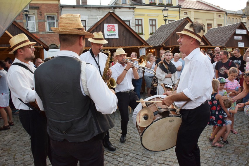 Trzydniowa impreza przyciągała mieszkańców i turystów sceną...