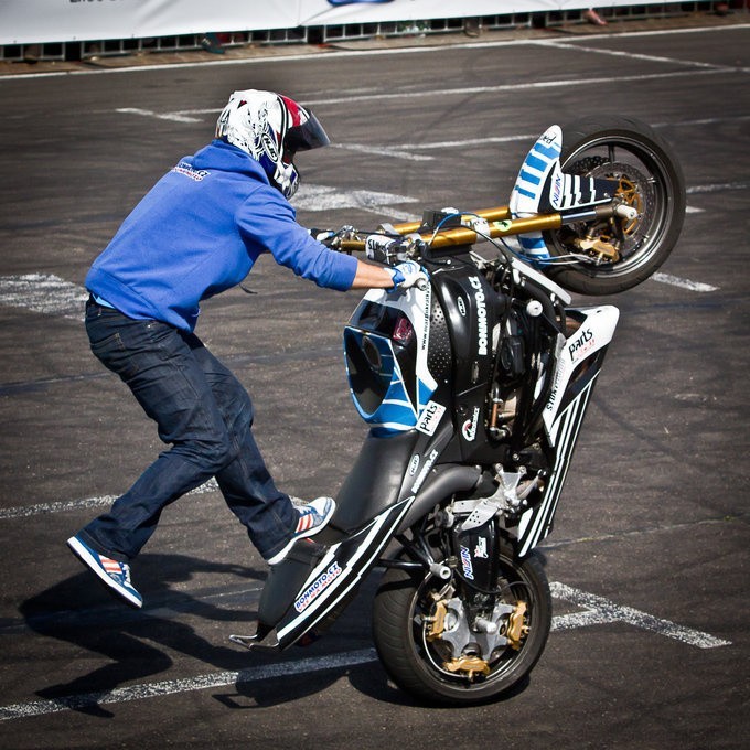 Akrobaci na motocyklach. Plus Stunt Grand Prix 2013 w Bydgoszczy