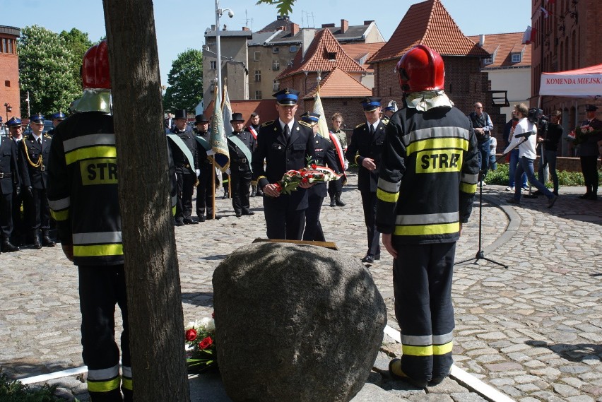 Poznań: Strażacy świętują, a minister obiecuje podwyżki