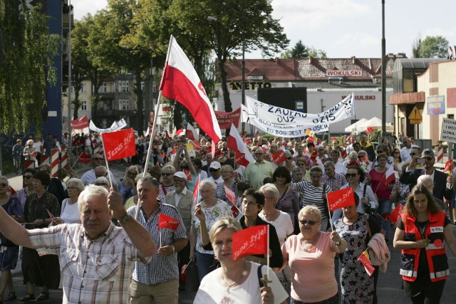 Marsz rozpoczęła uroczysta msza święta o godzinie 13 w Sanktuarium św. Józefa w Słupsku, której przewodniczył ksiądz biskup Krzysztof Zadarko. Następnie odbył się przemarsz uczestników na Plac Zwycięstwa pod słupskim ratuszem. 