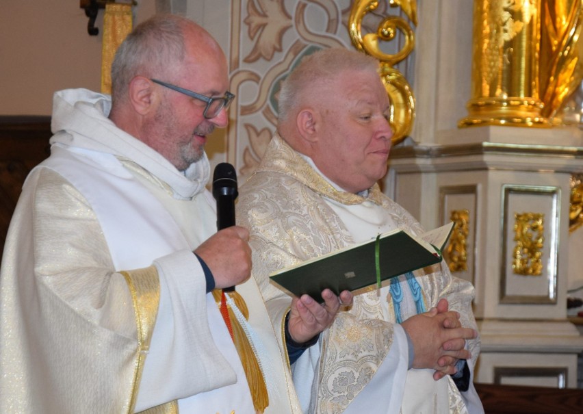 Złote gody w Czerwinie. Jubileusz 50-lecia par małżeńskich z terenu gminy Czerwin. 10.05.2022. Zdjęcia, wideo