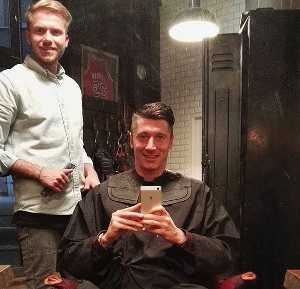 Robert Lewandowski odwiedził fryzjera