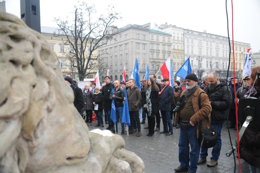 Kraków. Protest KOD-u przeciw reformie sądownictwa [ZDJĘCIA, WIDEO]