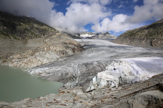 Cofanie się lodowców przyspiesza. W ciągu 85 lat szwajcarskie lodowce zmniejszyły się o połowę.