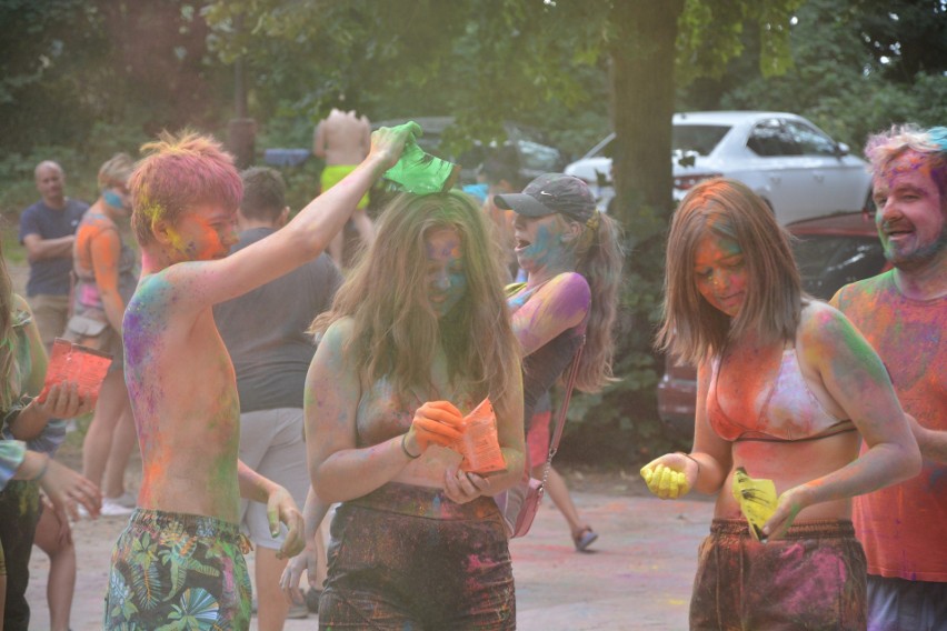 Święto Kolorów Holi na sępoleńskiej plaży