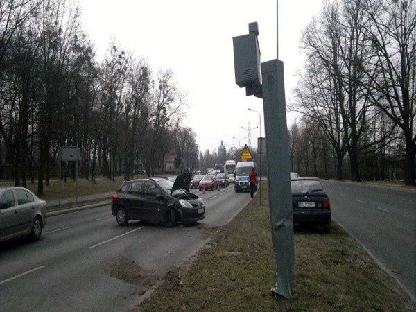 Wypadek na Strykowskiej - auto uderzyło w fotoradar [nowe fakty]
